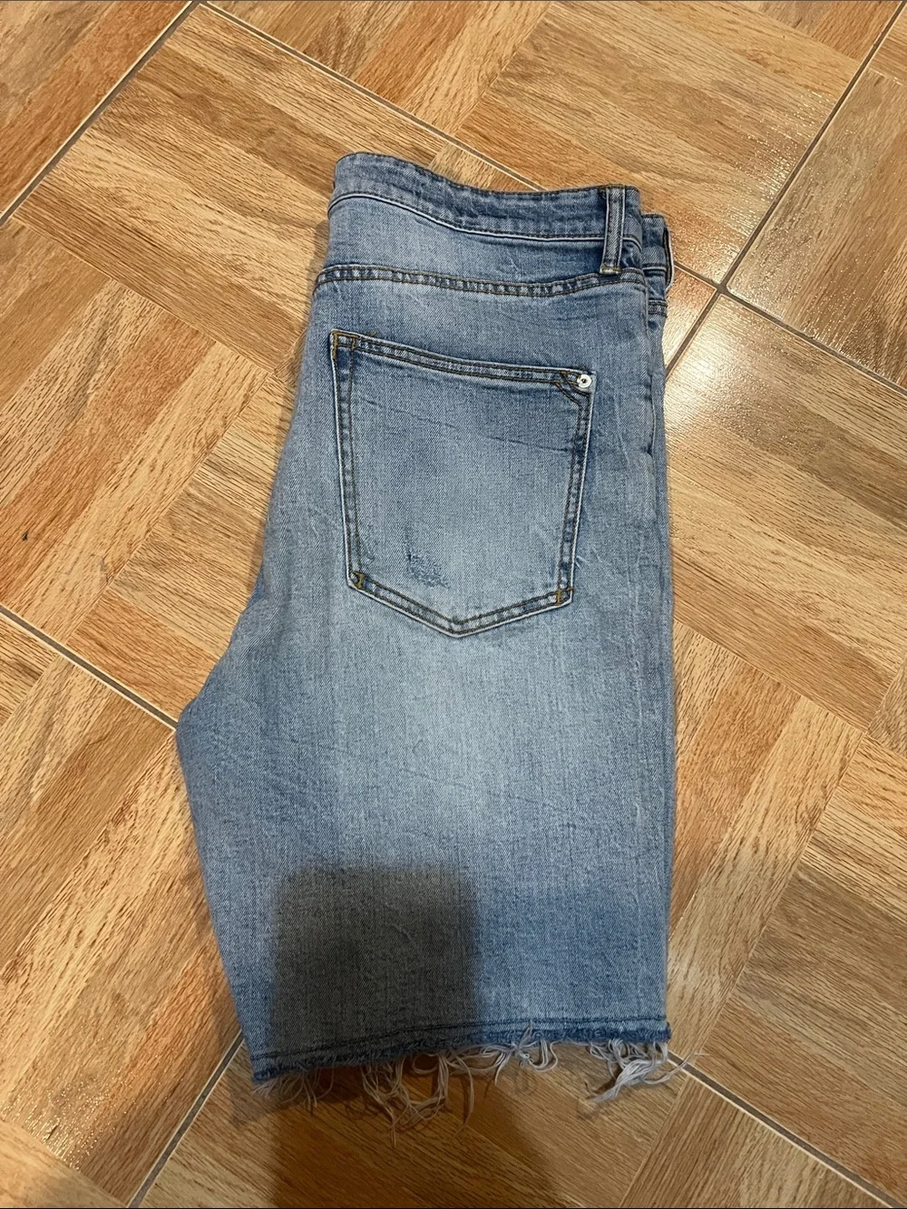 Anthropologie Mid-Blue Distressed Frayed-Hem Denim Shorts - Picture 4 of 8
